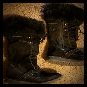 Boots with the fur! Warm and comfy black boots